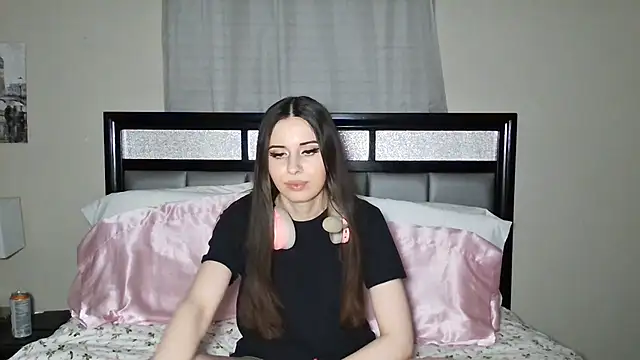 Snapshot of alisonfields chatting on June 2026 02:06:01 AM alisonfields online show from June 2026 02:06:01 AM
