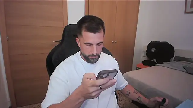 alex877x online show from October 2025 03:57:01 PM