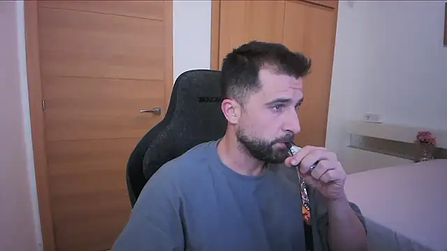 Snapshot of alex877x chatting on October 2025 05:48:01 PM alex877x online show from October 2025 05:48:01 PM