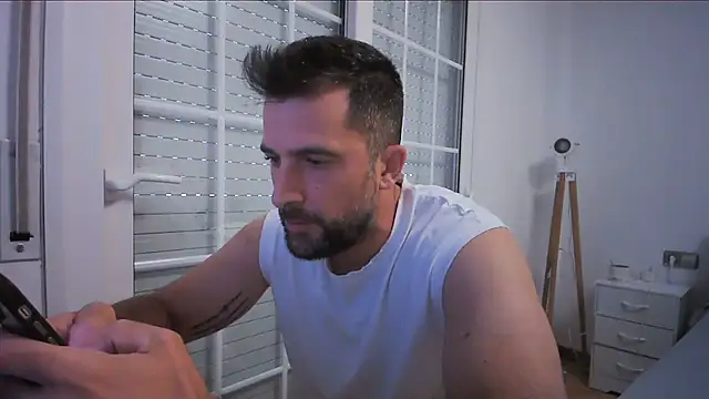 Snapshot of alex877x chatting on July 2026 08:57:01 AM alex877x online show from July 2026 08:57:01 AM