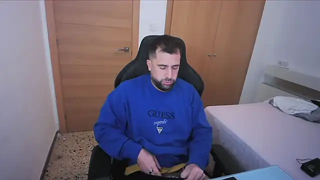 Snapshot of alex877x chatting on November 2025 12:10:01 PM alex877x online show from November 2025 12:10:01 PM