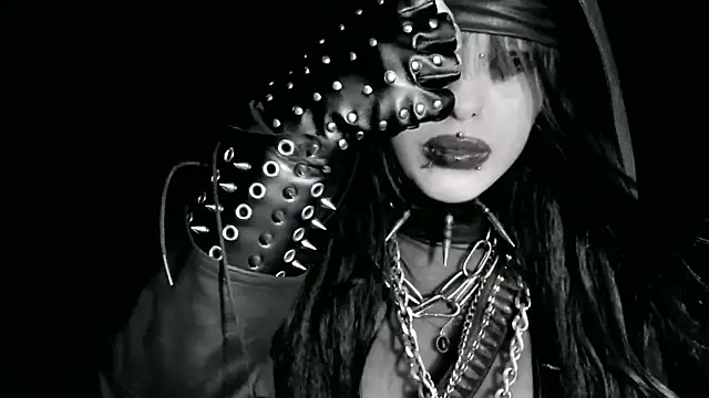 XXIOUX online show from April 2026 01:02:02 AM