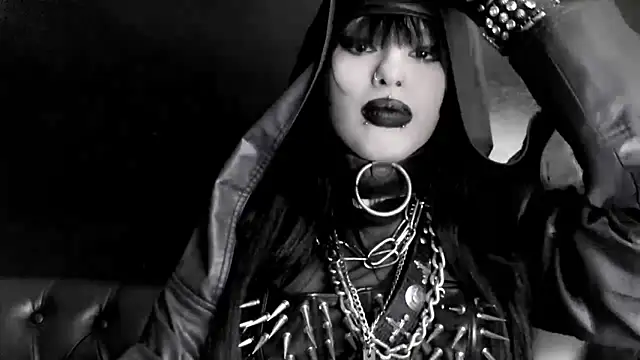 XXIOUX online show from April 2026 07:00:02 PM