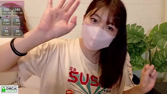 Snapshot of SUZU_ chatting on June 2026 01:11:02 PM SUZU online show from June 2026 01:11:02 PM