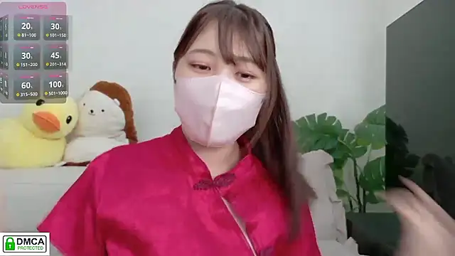 Snapshot of SUZU_ chatting on June 2026 05:39:01 AM SUZU online show from June 2026 05:39:01 AM