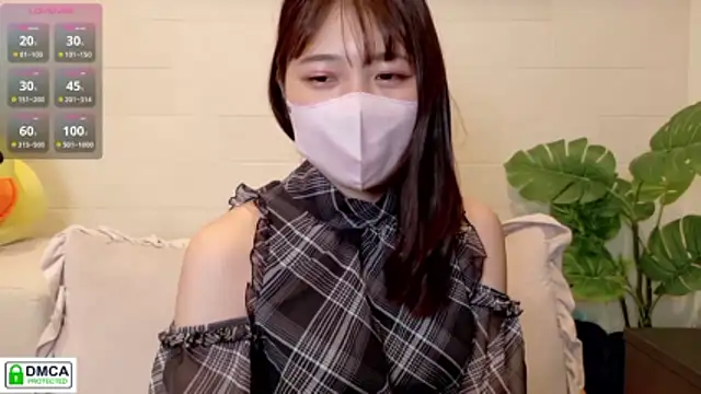 Snapshot of SUZU_ chatting on June 2026 01:12:02 PM SUZU online show from June 2026 01:12:02 PM