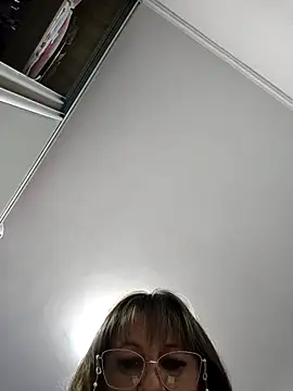 naughtymilfT online show from February 2025 05:20:01 PM