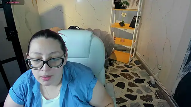 NiickyJones online show from November 2025 09:52:02 PM