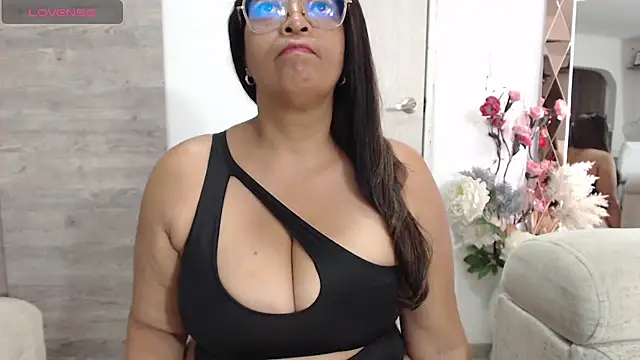 AmbarSofhia online show from July 2026 09:01:01 PM