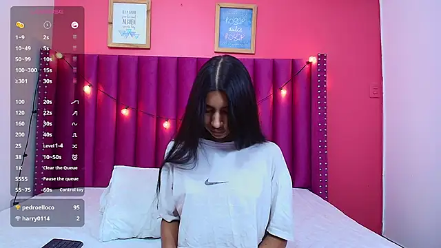 Snapshot of littlee_emilyy_ chatting on January 2025 02:53:02 AM littlee emilyy  online show from January 2025 02:53:02 AM