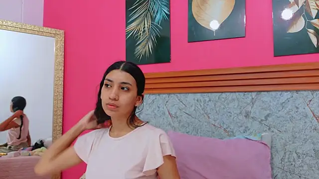 littlee emilyy  online show from March 2026 12:48:01 PM