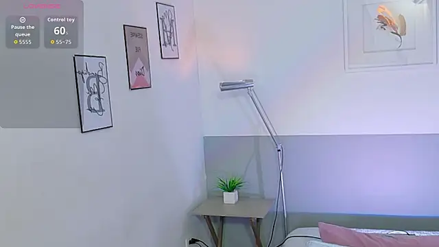 littlee emilyy  online show from June 2026 07:33:01 PM