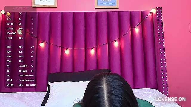 Snapshot of littlee_emilyy_ chatting on January 2025 08:55:01 AM littlee emilyy  online show from January 2025 08:55:01 AM