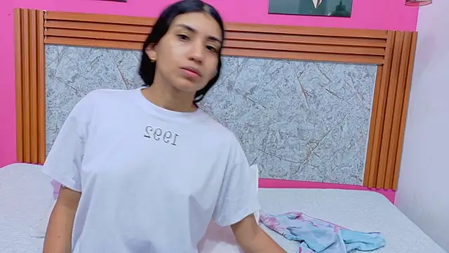 littlee emilyy  online show from March 2026 12:46:01 PM