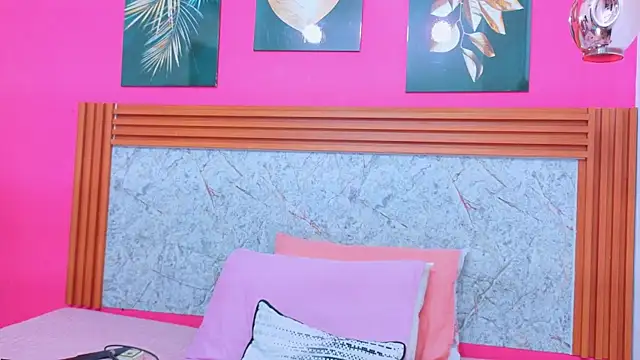 littlee emilyy  online show from March 2026 12:49:01 PM