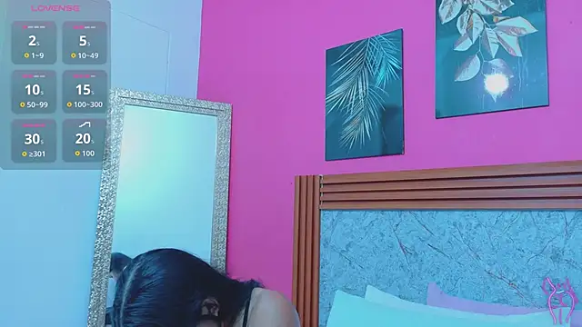 littlee emilyy  online show from April 2026 12:44:01 PM