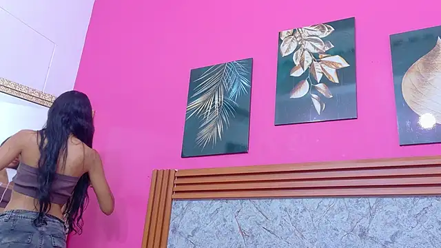 littlee emilyy  online show from May 2026 01:04:01 PM