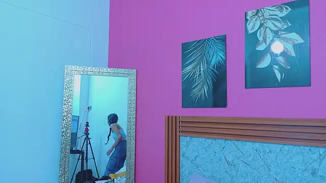 littlee emilyy  online show from April 2026 12:45:02 PM