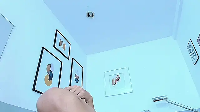 Snapshot of littlee_emilyy_ chatting on December 2024 08:27:02 PM littlee emilyy  online show from December 2024 08:27:02 PM