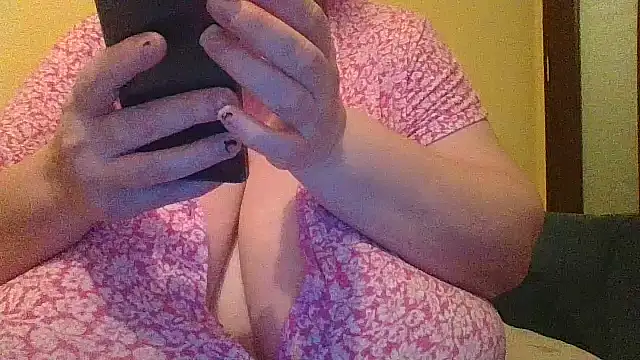 Snapshot of Nataliesbestjuggs chatting on October 2025 03:33:01 PM Nataliesbestjuggs online show from October 2025 03:33:01 PM