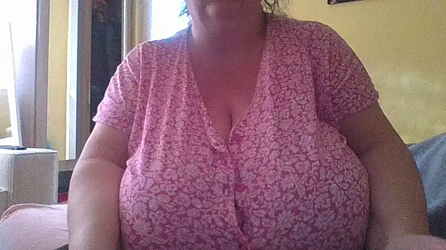 Snapshot of Nataliesbestjuggs chatting on October 2025 06:34:01 AM Nataliesbestjuggs online show from October 2025 06:34:01 AM