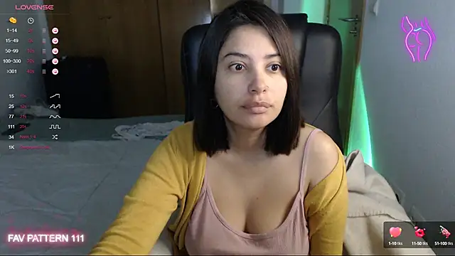 Snapshot of AnnaQueen chatting on February 2025 02:50:01 AM AnnaQueen online show from February 2025 02:50:01 AM