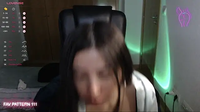 Snapshot of AnnaQueen chatting on January 2025 09:34:02 PM AnnaQueen online show from January 2025 09:34:02 PM