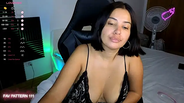 Snapshot of AnnaQueen chatting on September 2025 08:42:01 PM AnnaQueen online show from September 2025 08:42:01 PM