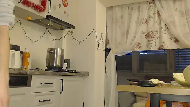 Snapshot of Tasty_Shape chatting on February 2025 03:39:01 PM Tasty Shape online show from February 2025 03:39:01 PM