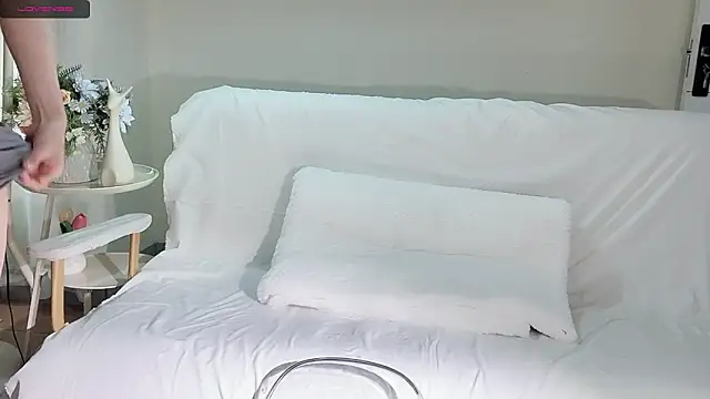 lvy-w online show from March 2026 05:13:01 AM