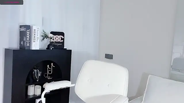 lvy-w online show from November 2025 05:13:01 AM