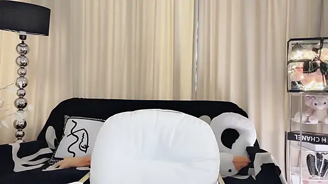 lvy-w online show from March 2025 06:59:02 AM