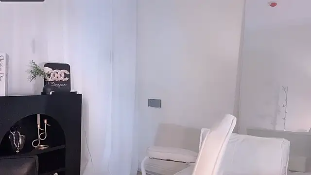 lvy-w online show from November 2025 02:26:02 AM