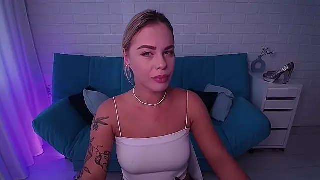 Snapshot of RikaRaily chatting on September 2025 05:39:02 AM RikaRaily online show from September 2025 05:39:02 AM