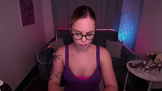 Snapshot of RikaRaily chatting on March 2025 09:06:01 AM RikaRaily online show from March 2025 09:06:01 AM