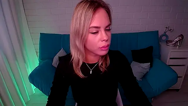 Snapshot of RikaRaily chatting on September 2025 05:47:01 AM RikaRaily online show from September 2025 05:47:01 AM