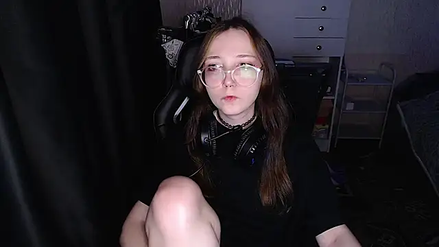 Snapshot of AmeliaKamishiro chatting on December 2025 04:22:01 PM AmeliaKamishiro online show from December 2025 04:22:01 PM