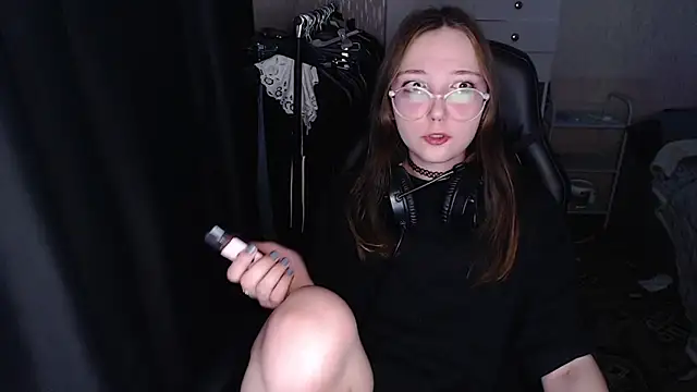 Snapshot of AmeliaKamishiro chatting on December 2025 09:44:01 AM AmeliaKamishiro online show from December 2025 09:44:01 AM
