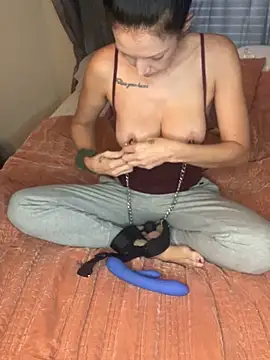 Snapshot of MnM4ever chatting on November 2025 08:46:02 PM MnM4ever online show from November 2025 08:46:02 PM