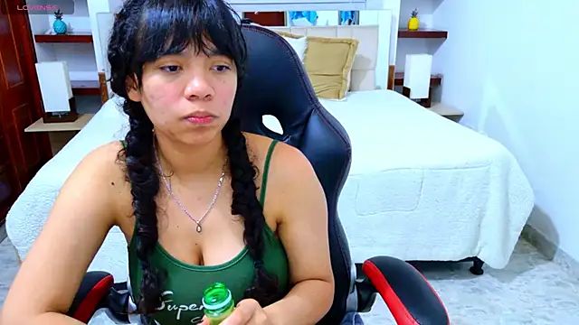 laureentt  online show from December 2025 07:40:02 PM