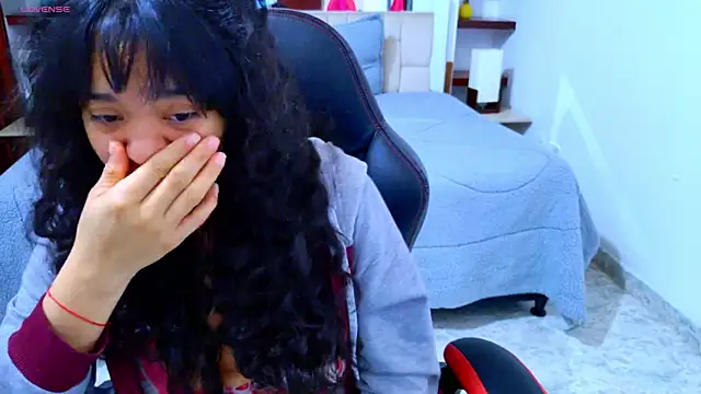 laureentt  online show from November 2025 03:32:01 AM