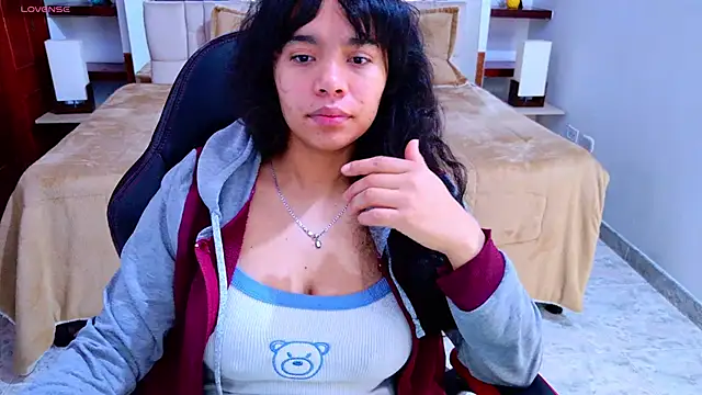 laureentt  online show from October 2025 03:27:02 AM