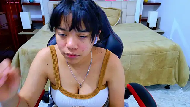 laureentt  online show from November 2025 07:36:01 PM