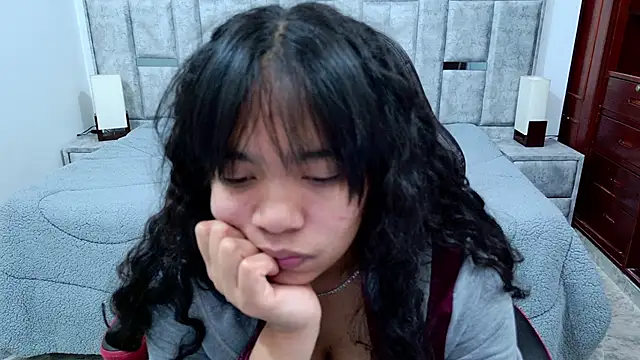 laureentt  online show from February 2026 03:18:01 AM