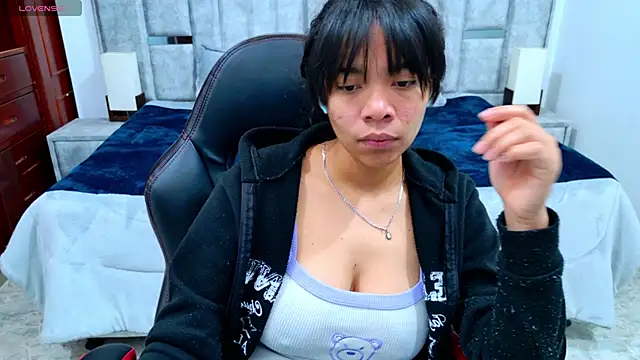 laureentt  online show from February 2026 03:15:01 AM