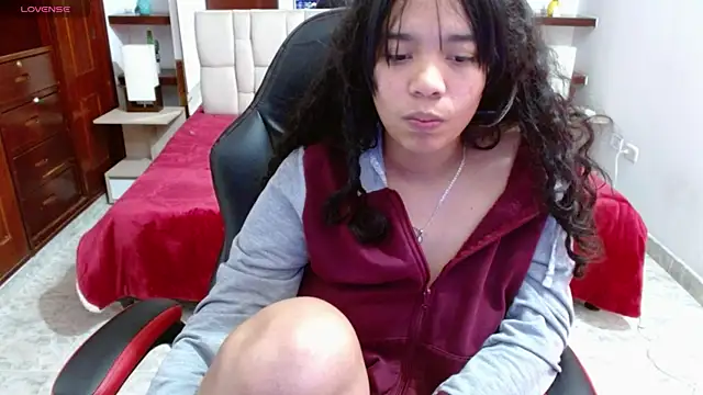laureentt  online show from February 2025 09:36:02 AM