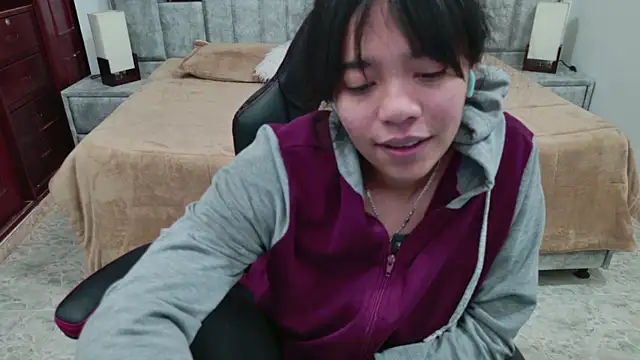 laureentt  online show from April 2026 07:45:01 AM