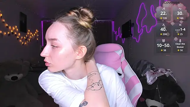 MoonDust online show from March 2026 05:46:01 PM