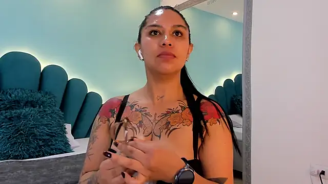 sharlott18 online show from March 2026 04:37:01 PM