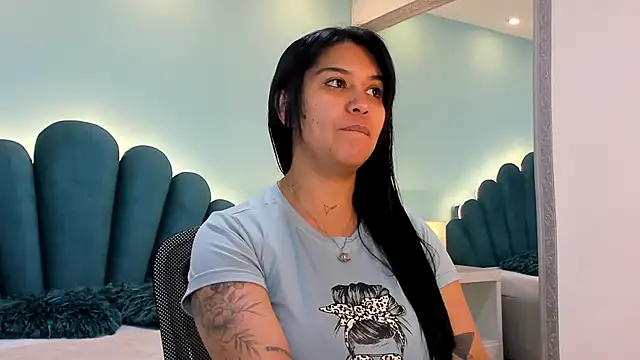 sharlott18 online show from October 2025 01:32:01 PM